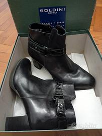 Stivaletto Donna Pelle Nera Soldini