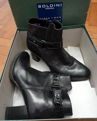 Stivaletto Donna Pelle Nera Soldini