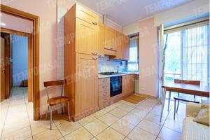 DUE LOCALI CON BALCONE