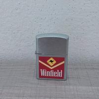 Accendino di tipo Zippo marca Winfield 