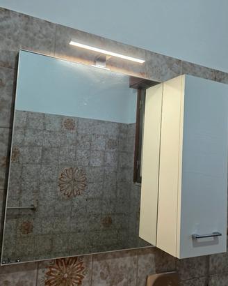 Mobile bagno NUOVO con specchio e luce 