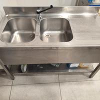Banco in acciaio inox con lavello a due vasche – u