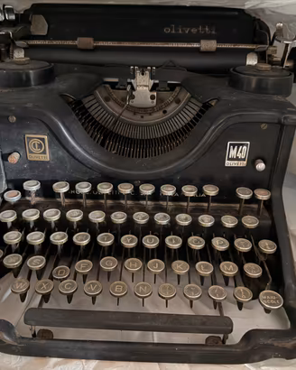 Macchina da scrivere Olivetti M40. 1^serie del1930