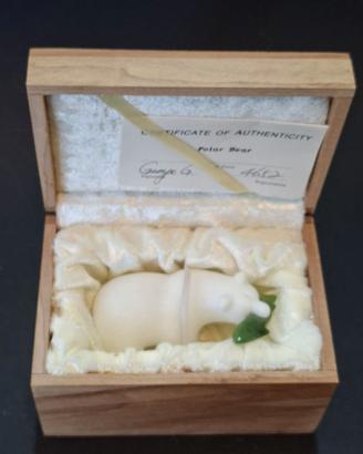 Orso Polare in Marmo Canadese con Pesce in Giada