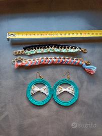 bracciali e orecchini 