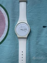 Swatch White Rebel (modello SUOW100 / collezione N
