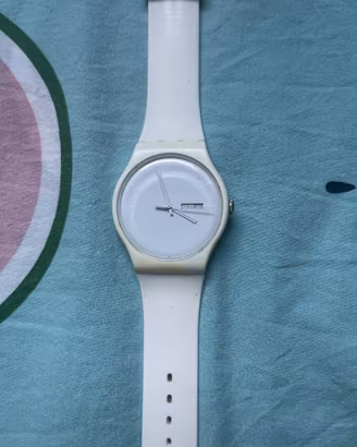 Swatch White Rebel (modello SUOW100 / collezione N