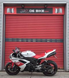 YAMAHA YZF R1 .