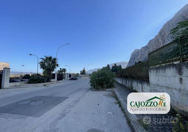 Carini-zona industriale: capannoni 4.000 mq 1.900