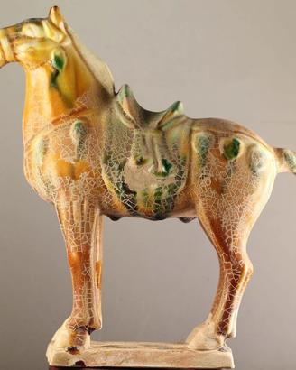 Cavallo Tang Sancai in ceramica policroma