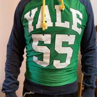 Felpa Yale cappuccio XL ma veste M STRETTA