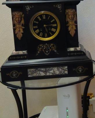 Orologio inglese del XIX secolo in marmo