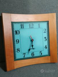 Orologio a muro con cornice in legno massello