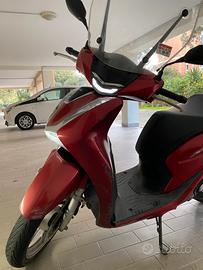 Sh 125 rosso 2021