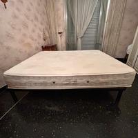 Materasso matrimoniale con doghe