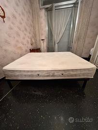 Materasso matrimoniale con doghe