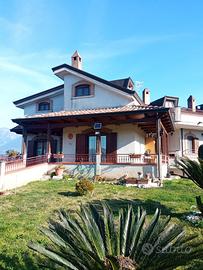 Villa indipendente con ampio giardino