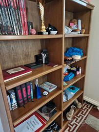 Libreria in noce, realizzata artigianalmente