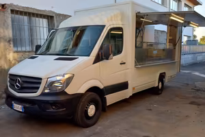 AUTONEGOZIO paninoteca ambulante food truck