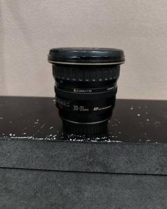 Canon EF 20-35mm f/3.5-4.5 USM