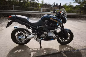 BMW R1200R Total Black 