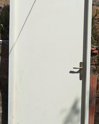 Porta biancha da interno con con telaio 