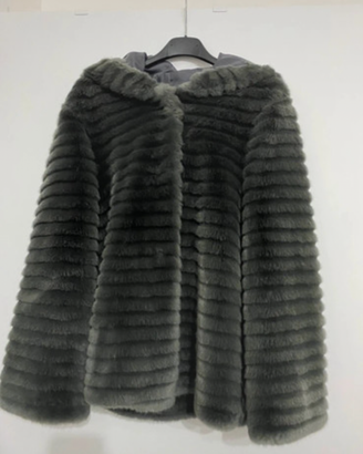 Eco pelliccia grigia