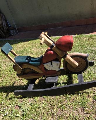 cavallino moto a dondolo di legno