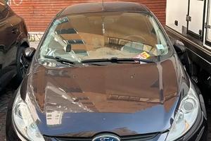Ford fiesta titanium 1.2 82CV 5P 2010