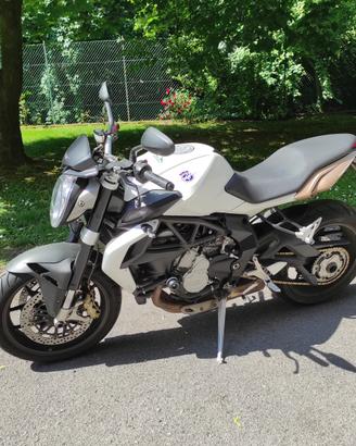 MV AGUSTA BRUTALE 675