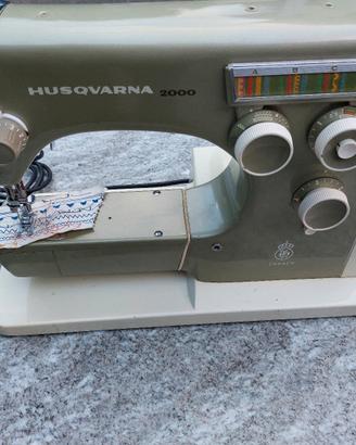 Macchina da cucire Husqvarna 2000