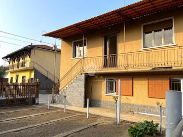 VILLA SINGOLA A CAVARIA CON PREMEZZO