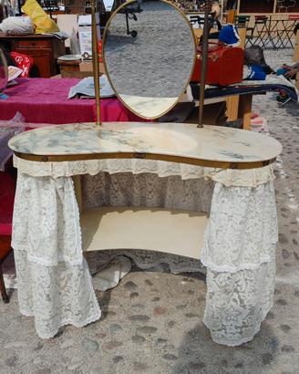 Petineuse Shabby Chic Vintage Toeletta