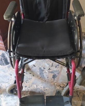 sedia a rotelle pieghevole 