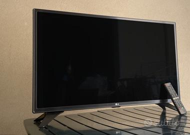 Tv LG 32 pollici sfondo azzurro