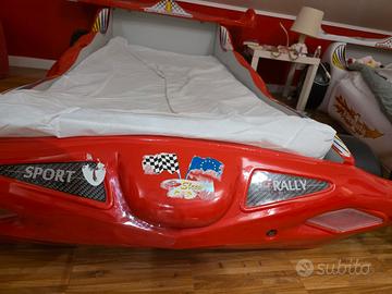 Macchina letto rossa