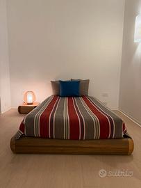 Letto, comodino e lampada MUJI