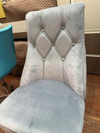Sedia imbottita colore azzurro polvere