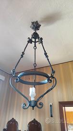 Lampadario in ferro battuto vintage 
