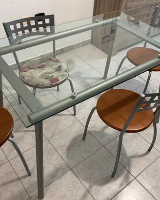 Tavolo da cucina vetro ed acciaio