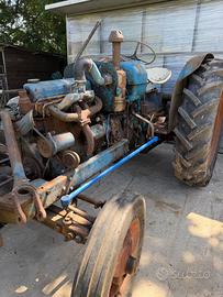 Trattore Fordson  super major