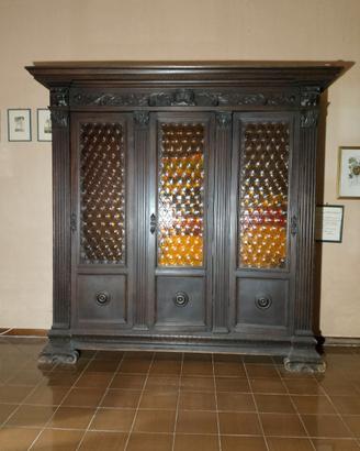 Armadio Neorinascimentale antico a tre ante