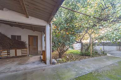 Indipendente con terrazza e giardino