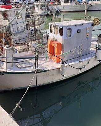 Barca da pesca con licenza