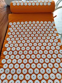 Tappeto e cuscino per agopressione 