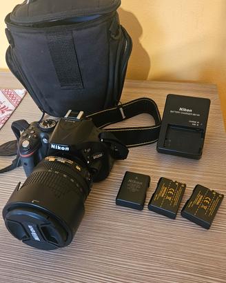 Nikon D5200 + Obiettivo Nikkor 18-105mm VR 