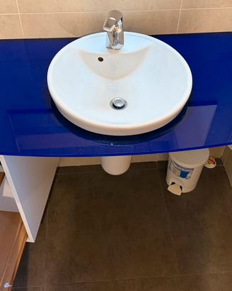 Mobile bagno con lavello