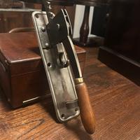 Antico cavatappi da muro