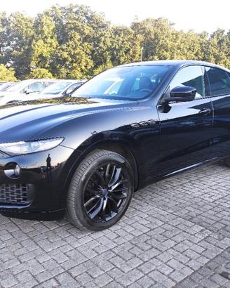 MASERATI Levante V6 Diesel 275 CV AWD Nerissimo