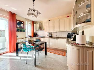 Quadrilocale, doppio servizio e box, via Fleming